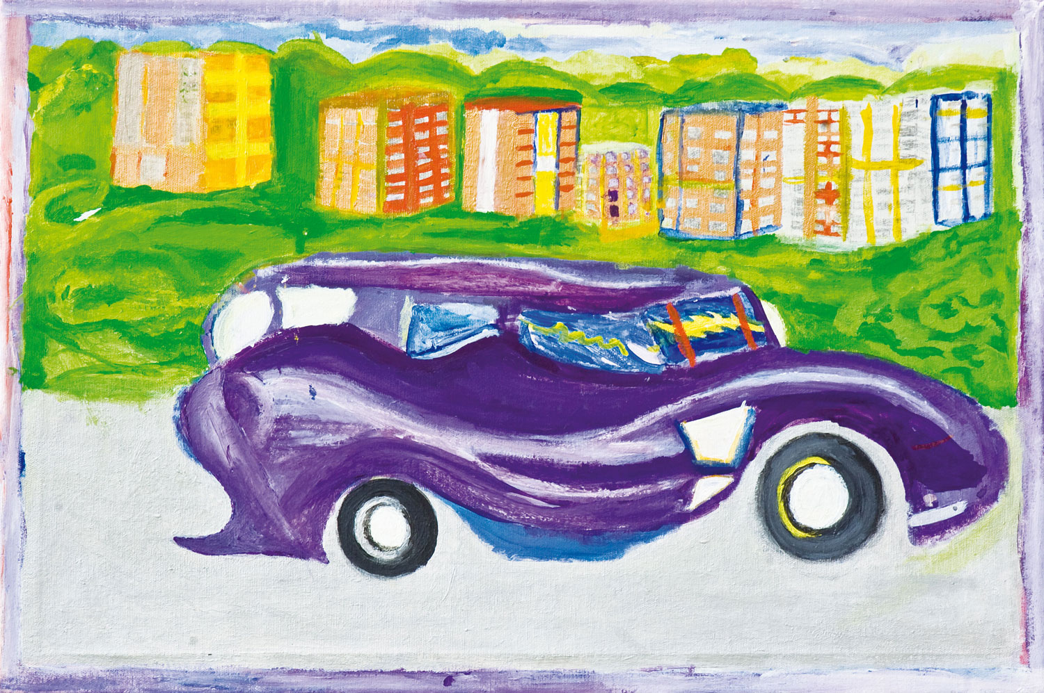 Pintura de un carro morado similar an un Rols Royce con formas onduladas. Al fondo se ven edificios sobre motañas y campos verdes.